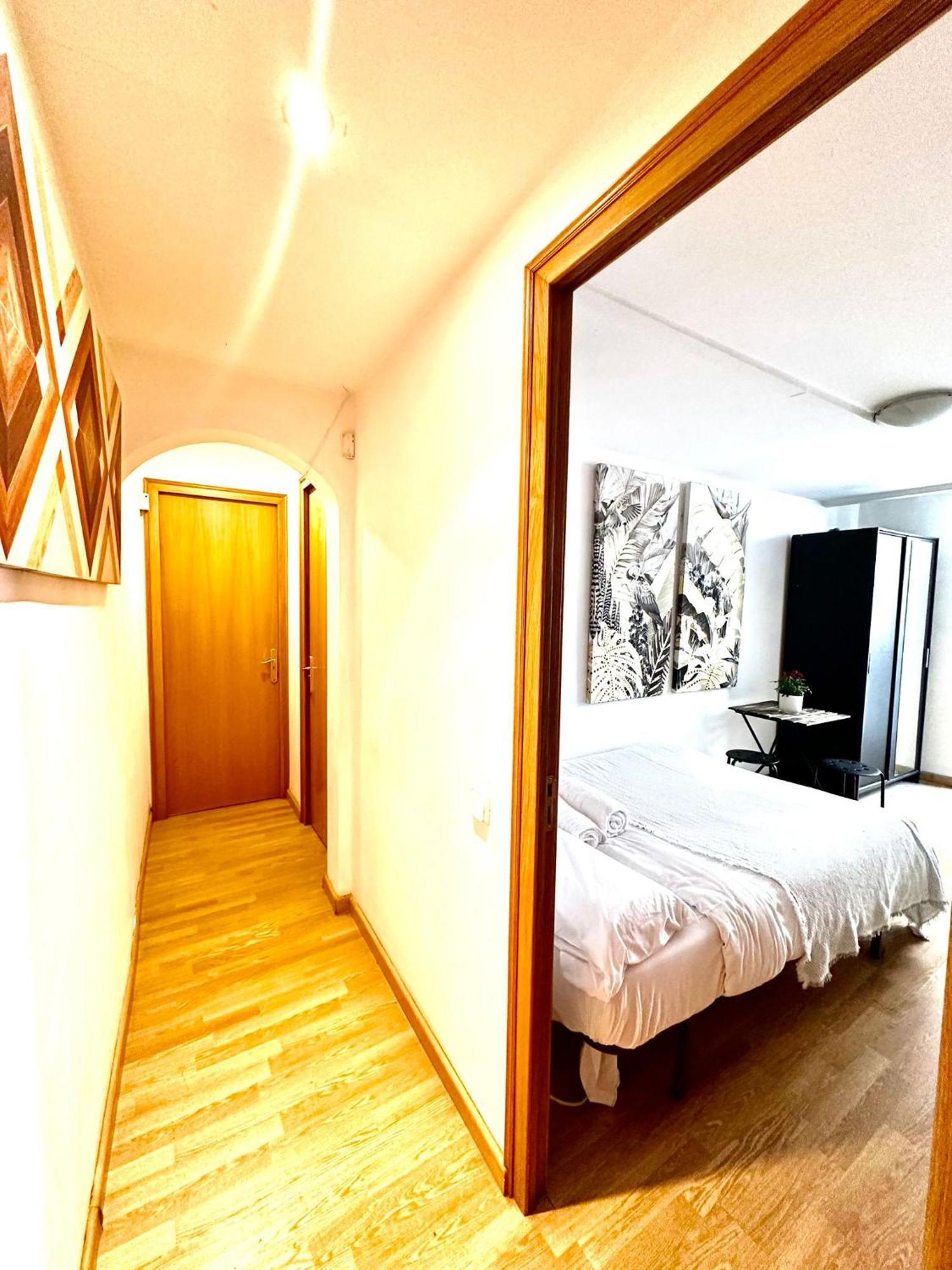Private Rooms In City Center Barcelona Exteriér fotografie
