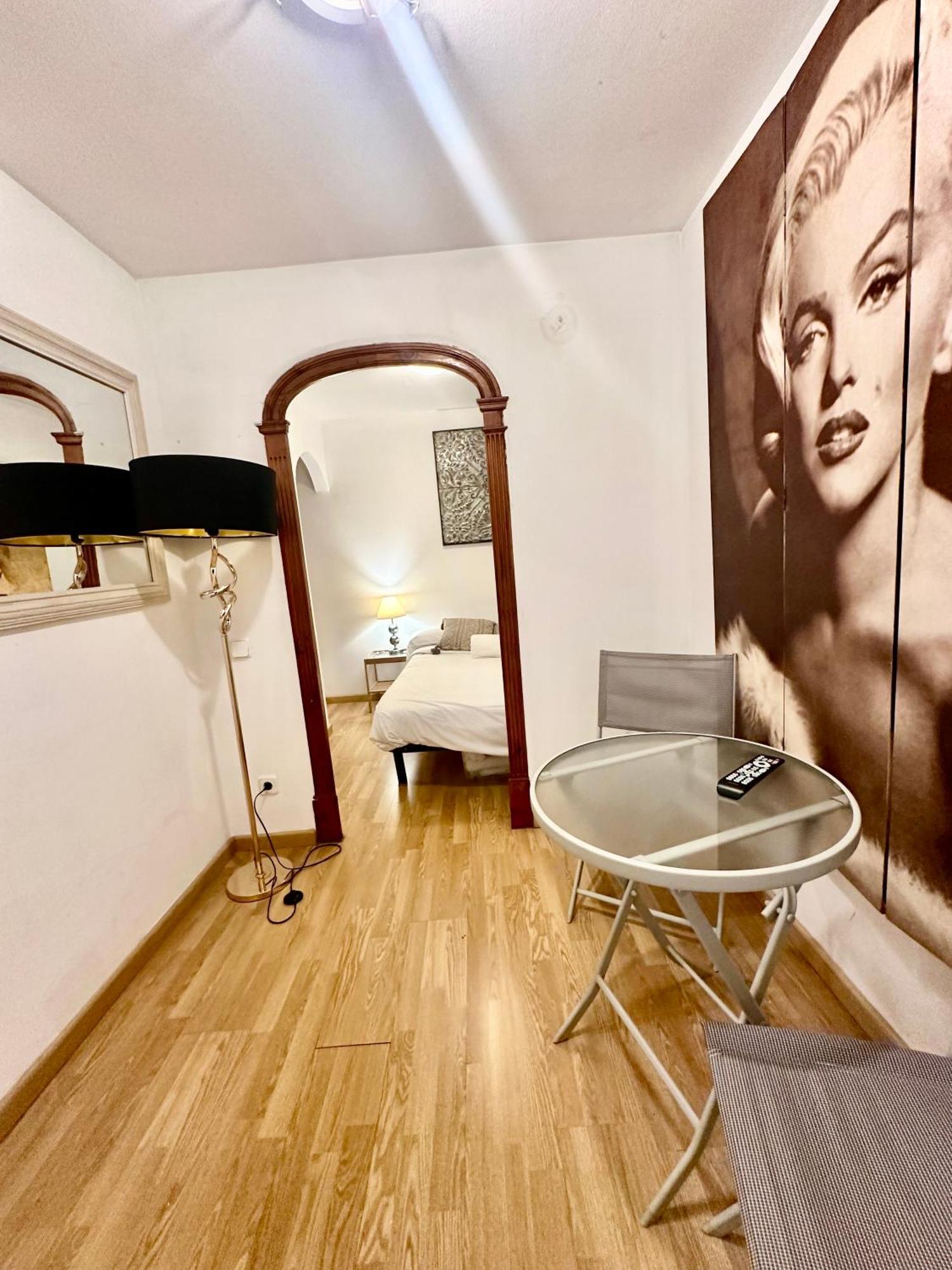 Private Rooms In City Center Barcelona Exteriér fotografie